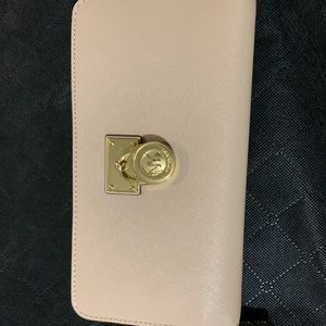 Michael Kors Hamilton Traveler Wallet